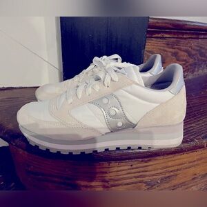 Saucony Jazz ladies 7.5. Worn twice.